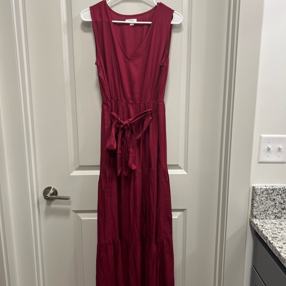 Elegant Sleeveless Burgundy Dress NWoT Venus Size Medium - Picture 1 of 6